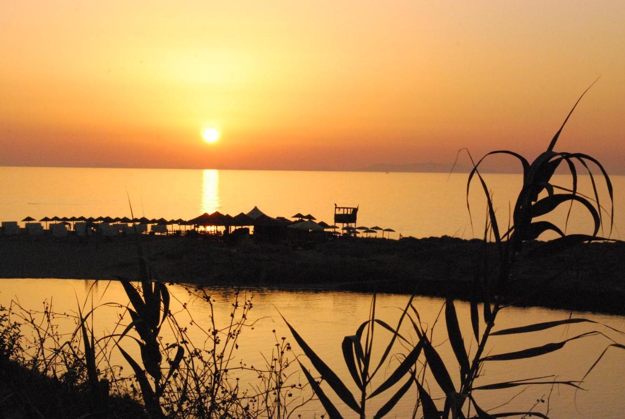 Apartment Tramonto Sea-Front Valledoria  Exterior photo